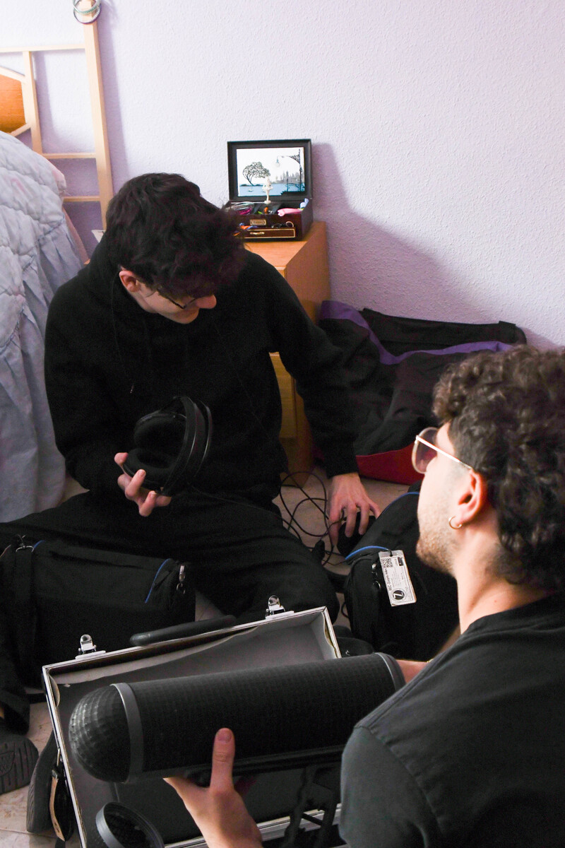 Pedro and Sergio preparing the sound equipment.