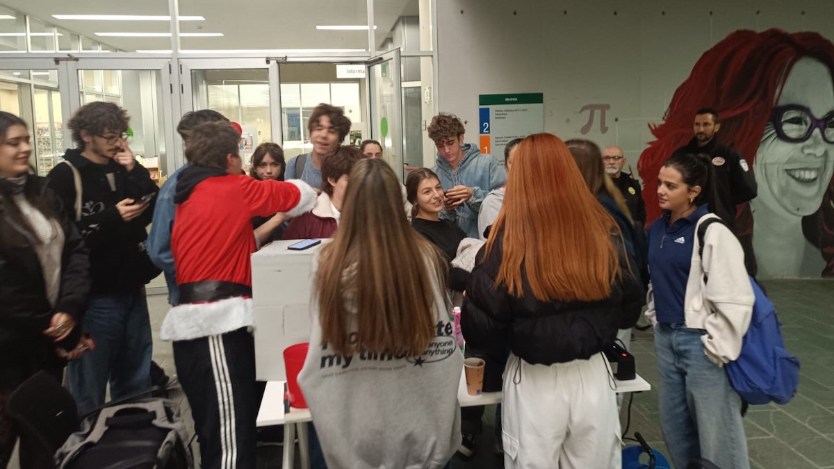 Estudiantes en la chocolatada