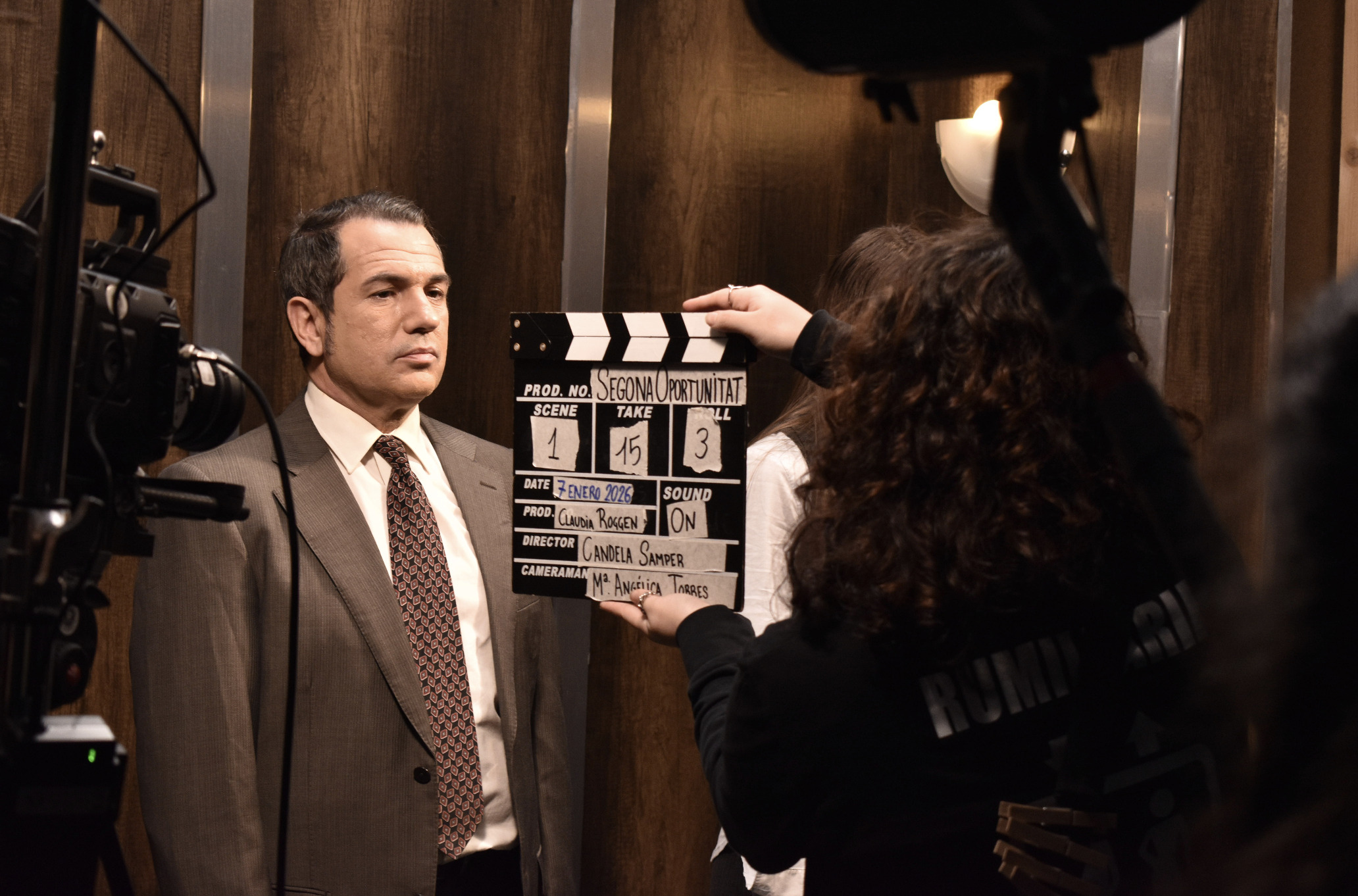 Fotografia d'un dels dies de rodatge on es veu a l'equip treballant