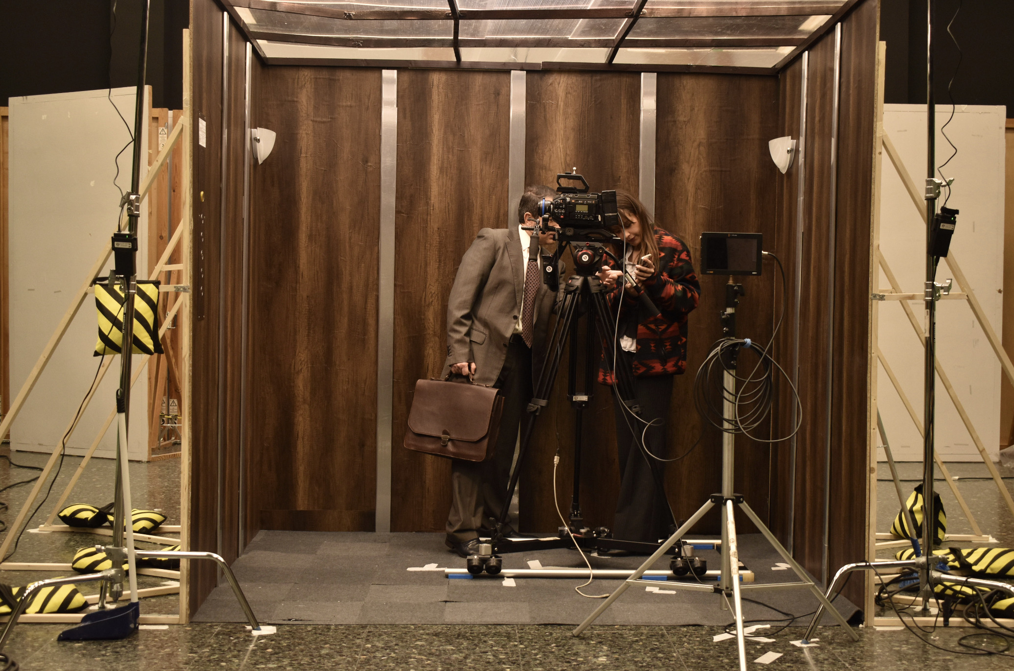 Fotografia d'un dels dies de rodatge on es veu a l'equip treballant