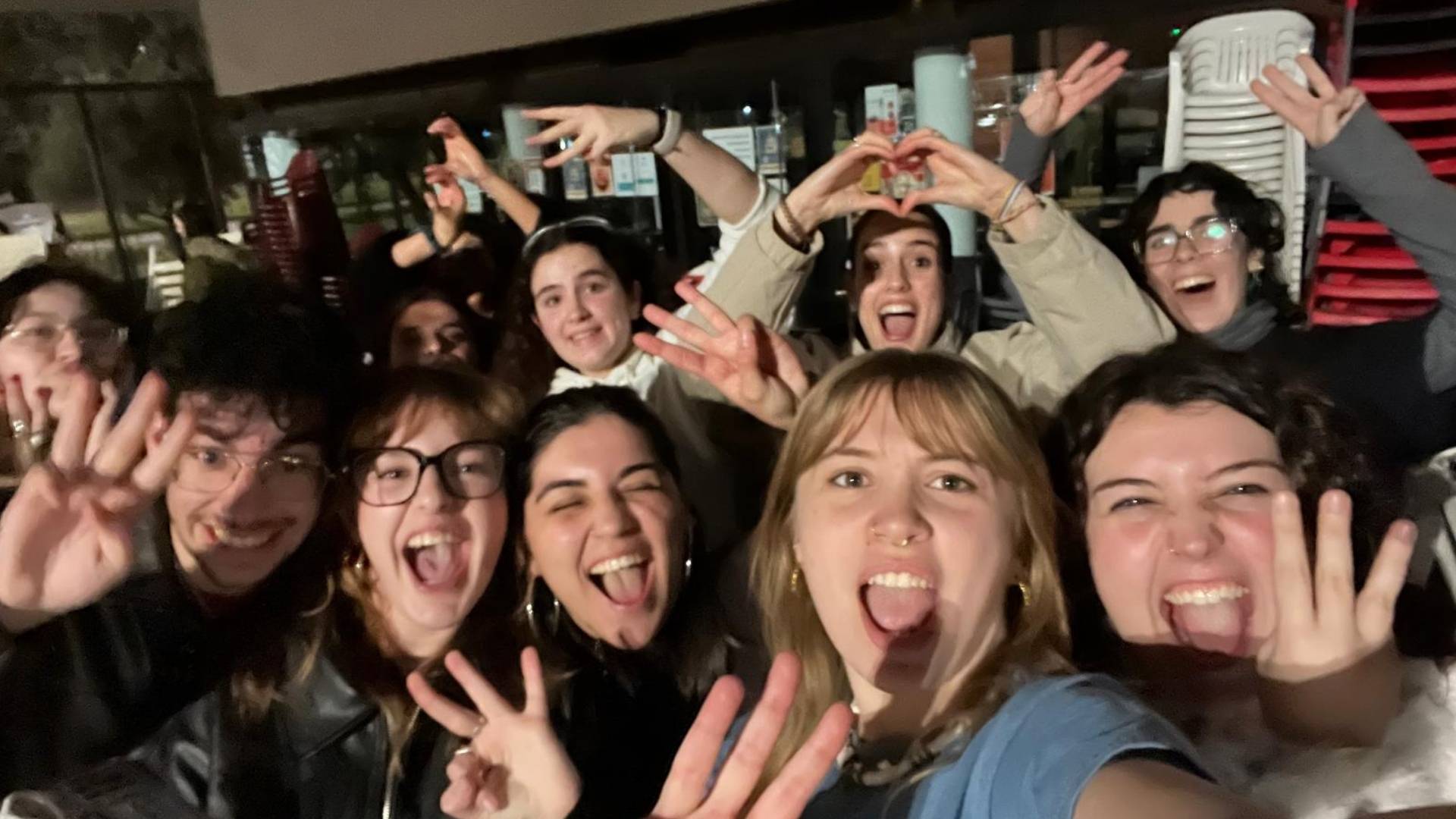 Foto del grup 3 en el bingo musical