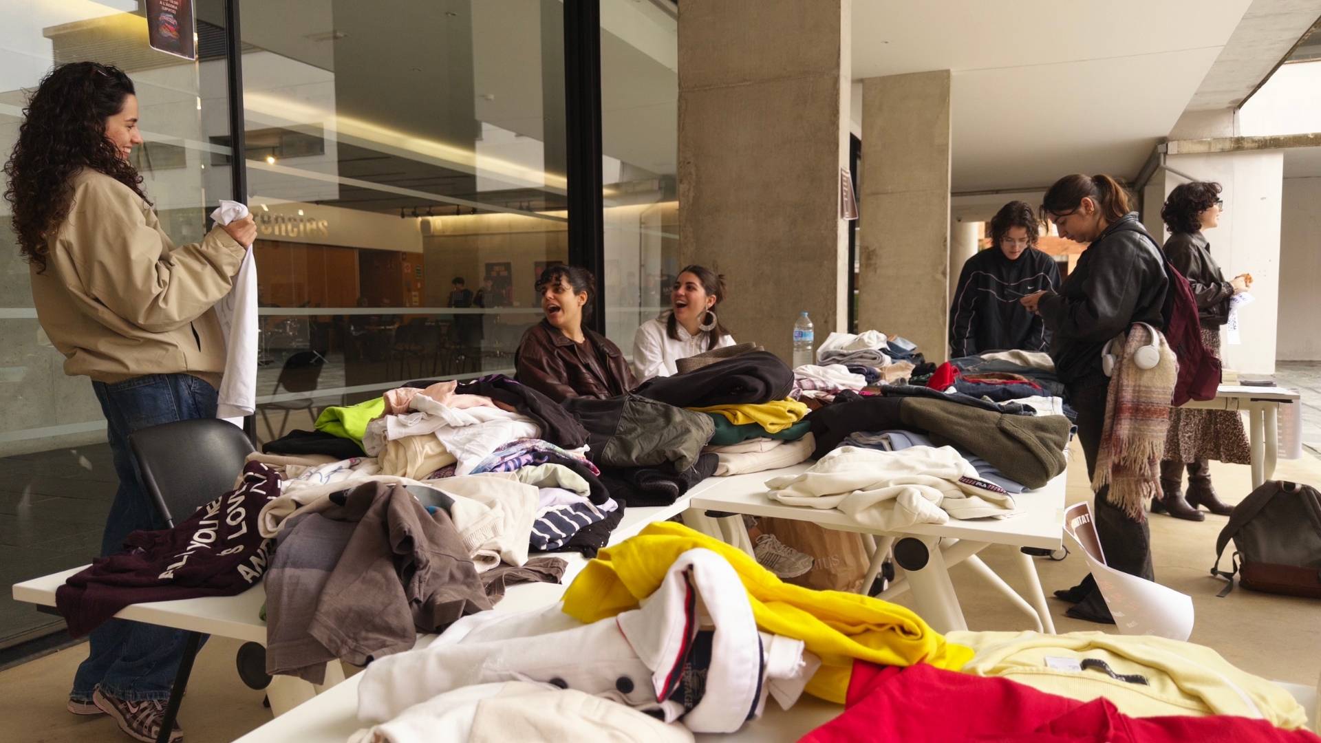 Personal del grup 3 en el mercadet